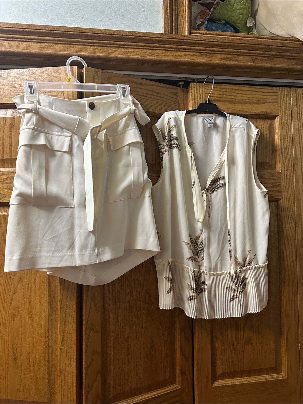 Worthington Cream skirt with Botanical-Print Sleeveless Blouse